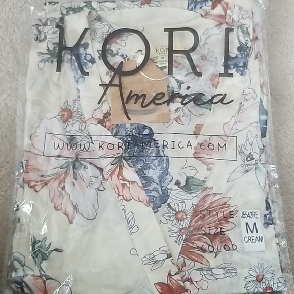 Kimonos - Picture 3 of 3